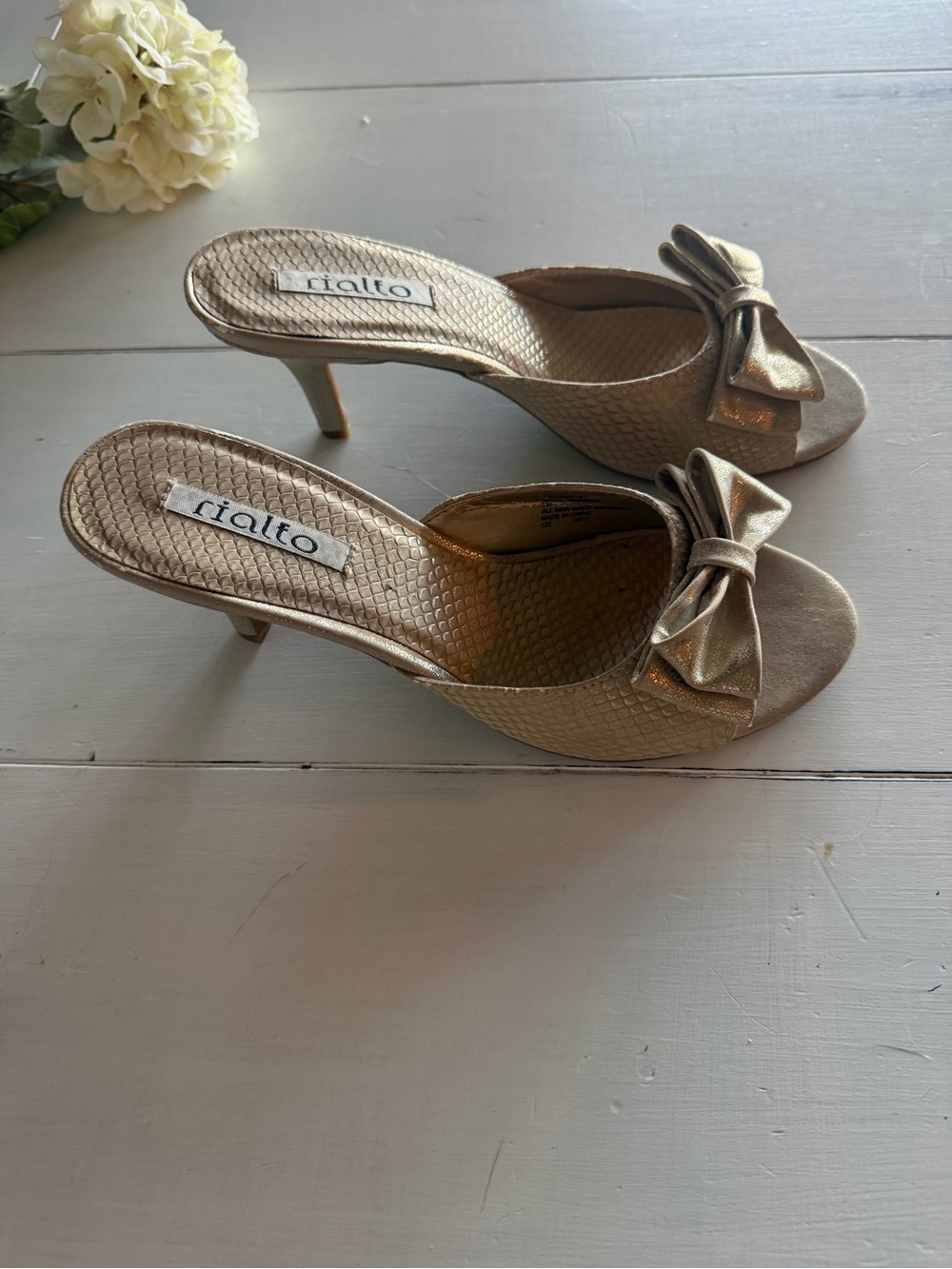 VTG Rialto Metallic Gold Bow Kitten Heels 7 90s Y2K Coquette Dainty romantic